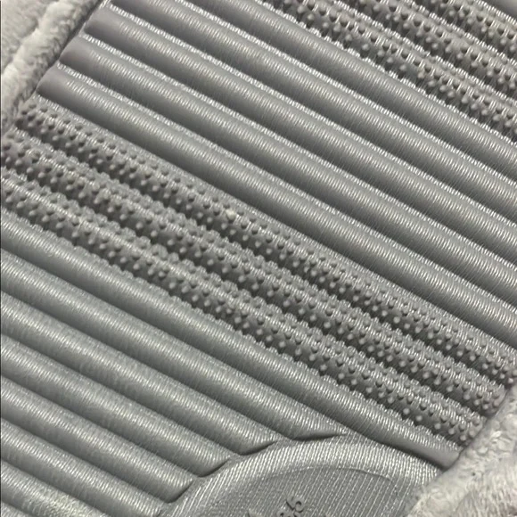 Dearfoams deLuxe Pink Plush Slippers with Cozy Design - Picture 6 of 7